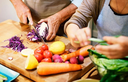 Four Tips to Help Seniors Prepare Healthy Meals